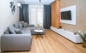 Cozy And Stylish Apartament